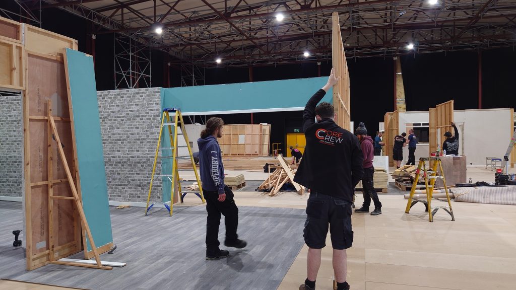 Crew set build hire crew
